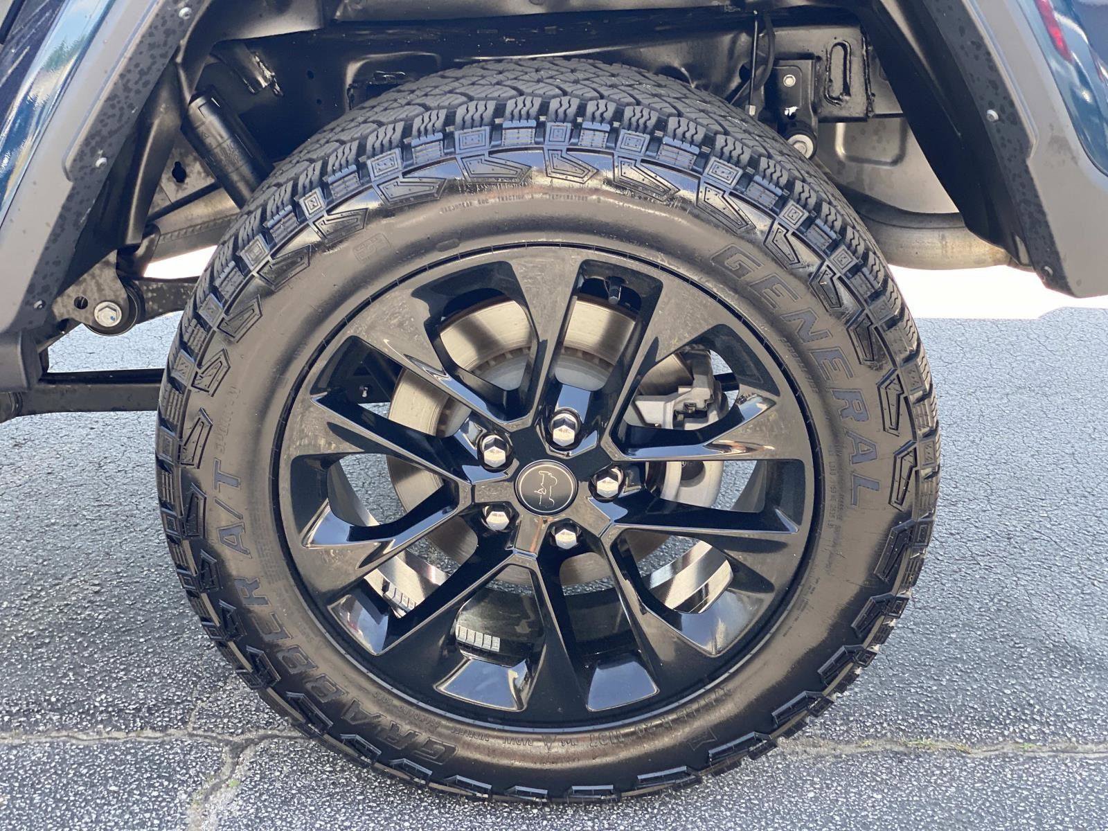 Used 2025 Jeep Gladiator Sport AWD/4WD image 13