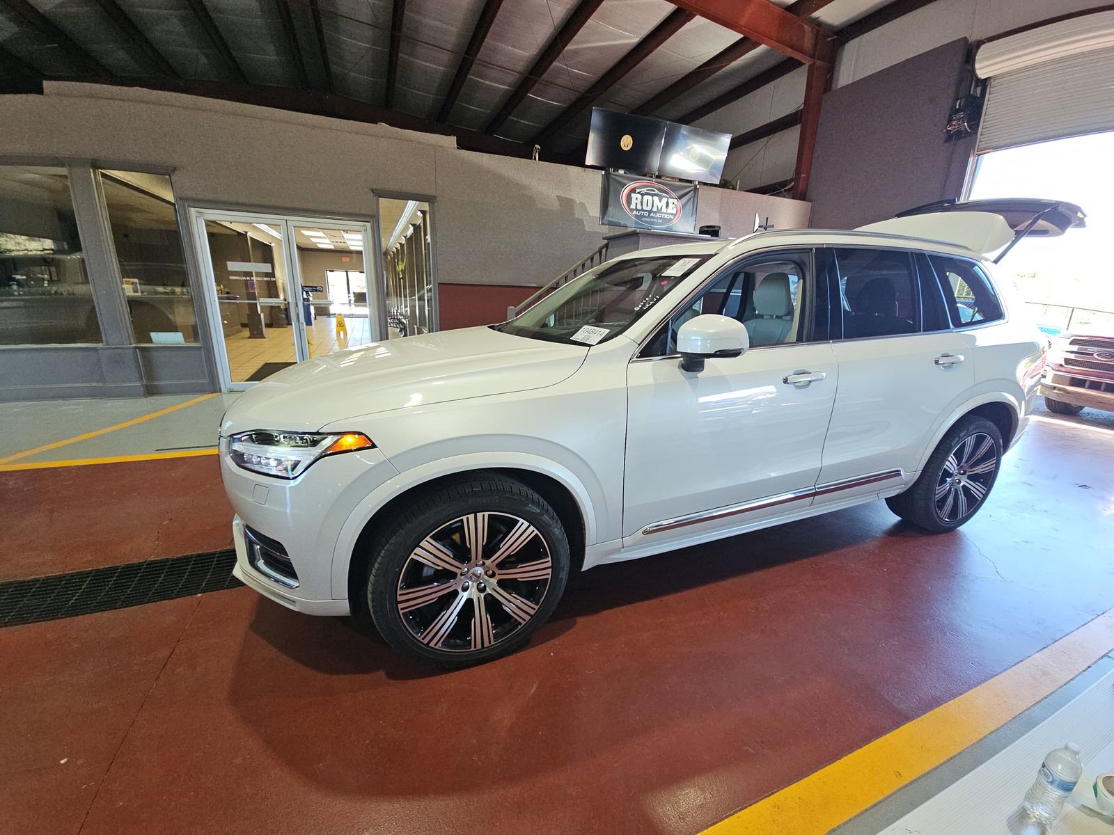 Used 2021 Volvo XC90 T6 Inscription image 2