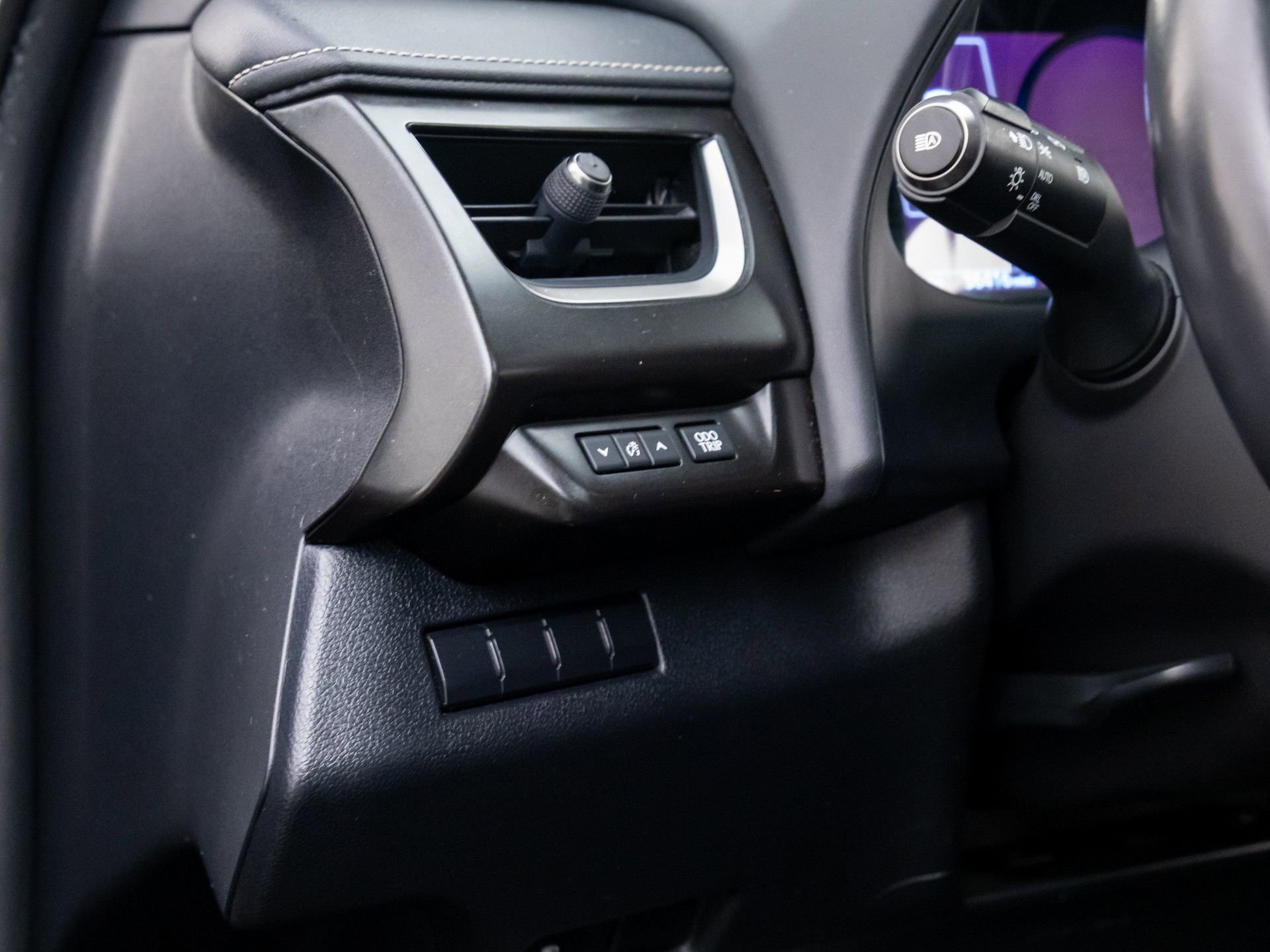 Used 2021 Lexus UX 200 w/ Accessory Package (Z1) image 19