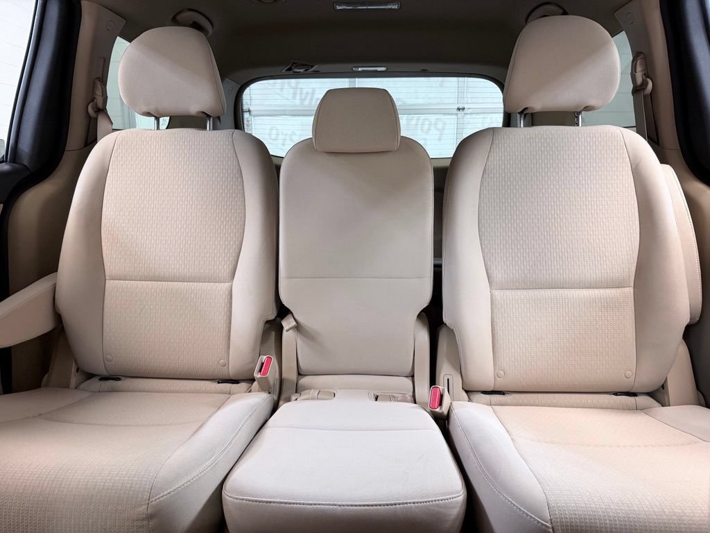 Used 2017 Kia Sedona LX FWD image 16