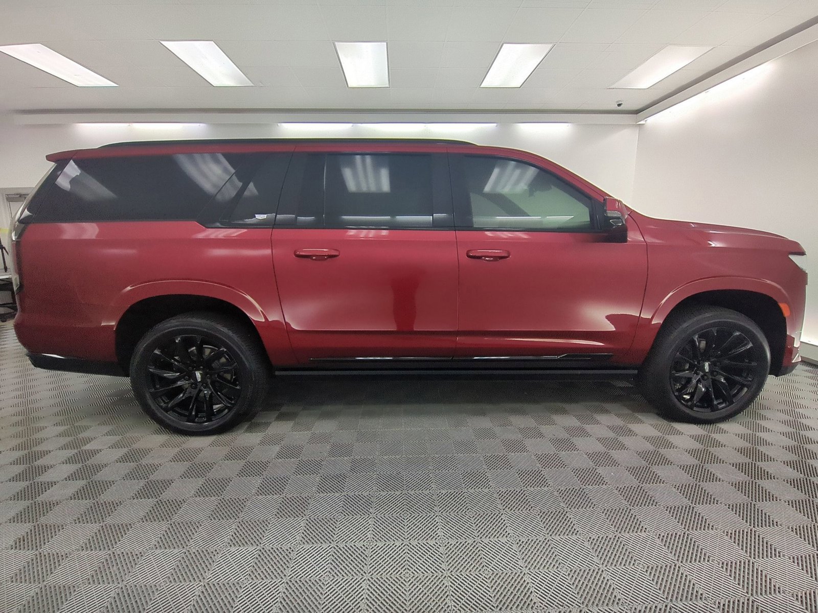 Used 2023 Cadillac Escalade ESV Sport w/ LPO, ONYX Package image 8