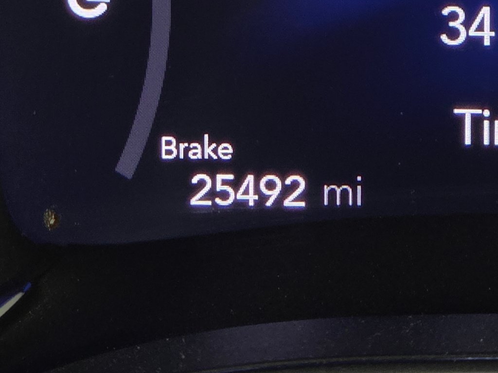 Used 2022 Chrysler Pacifica Limited w/ Uconnect Theater Family Group FWD image 23