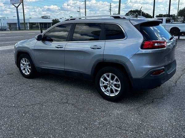 Used 2015 Jeep Cherokee Latitude w/ Cold Weather Group FWD image 2