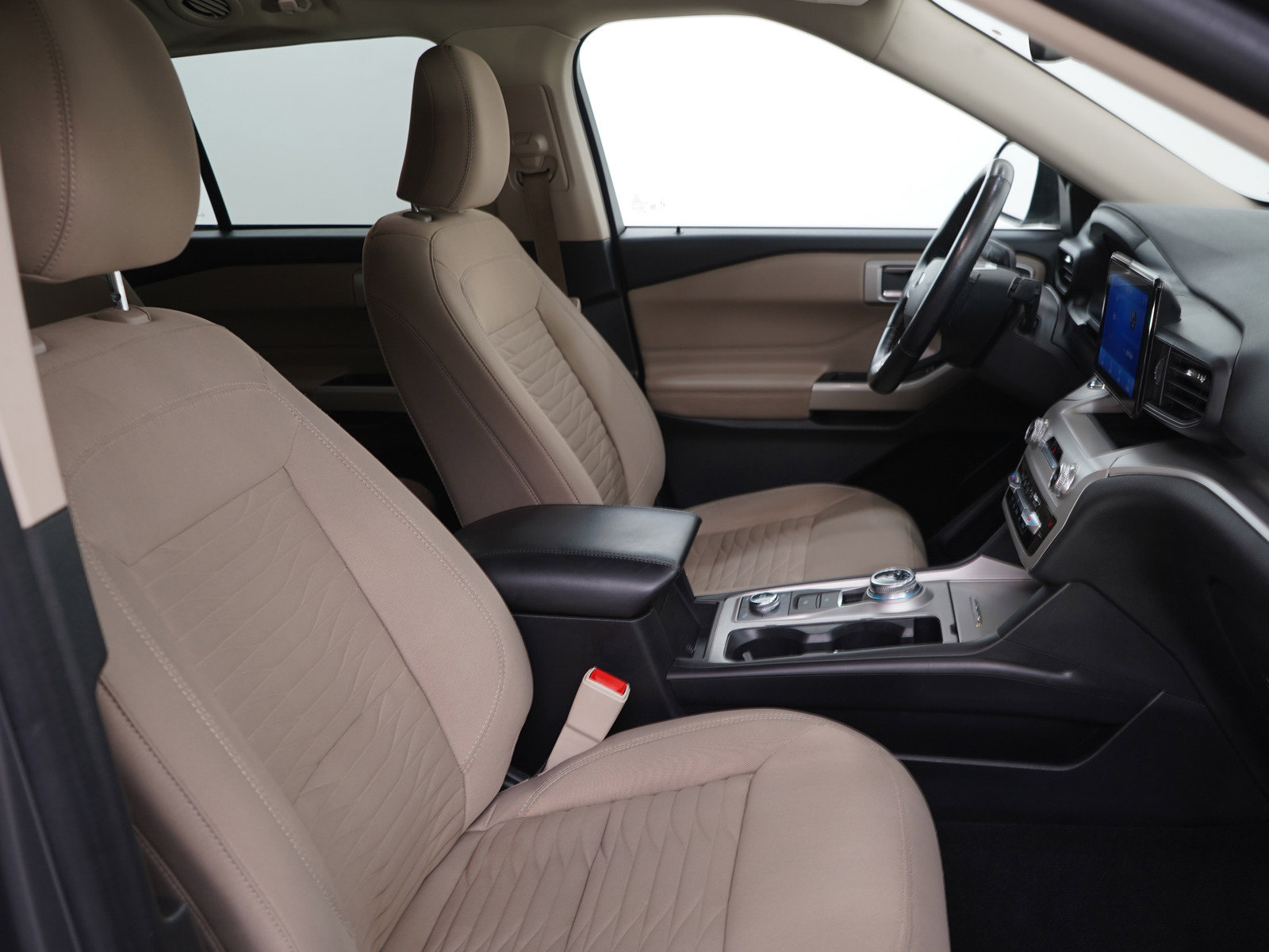 Used 2021 Ford Explorer XLT image 11