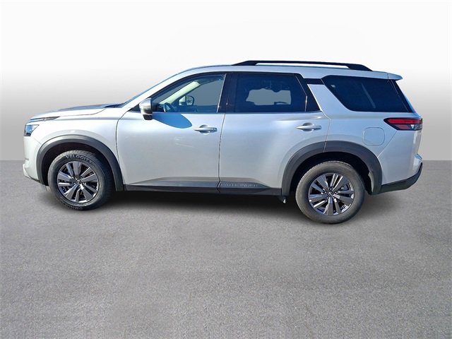 Used 2025 Nissan Pathfinder SV image 6