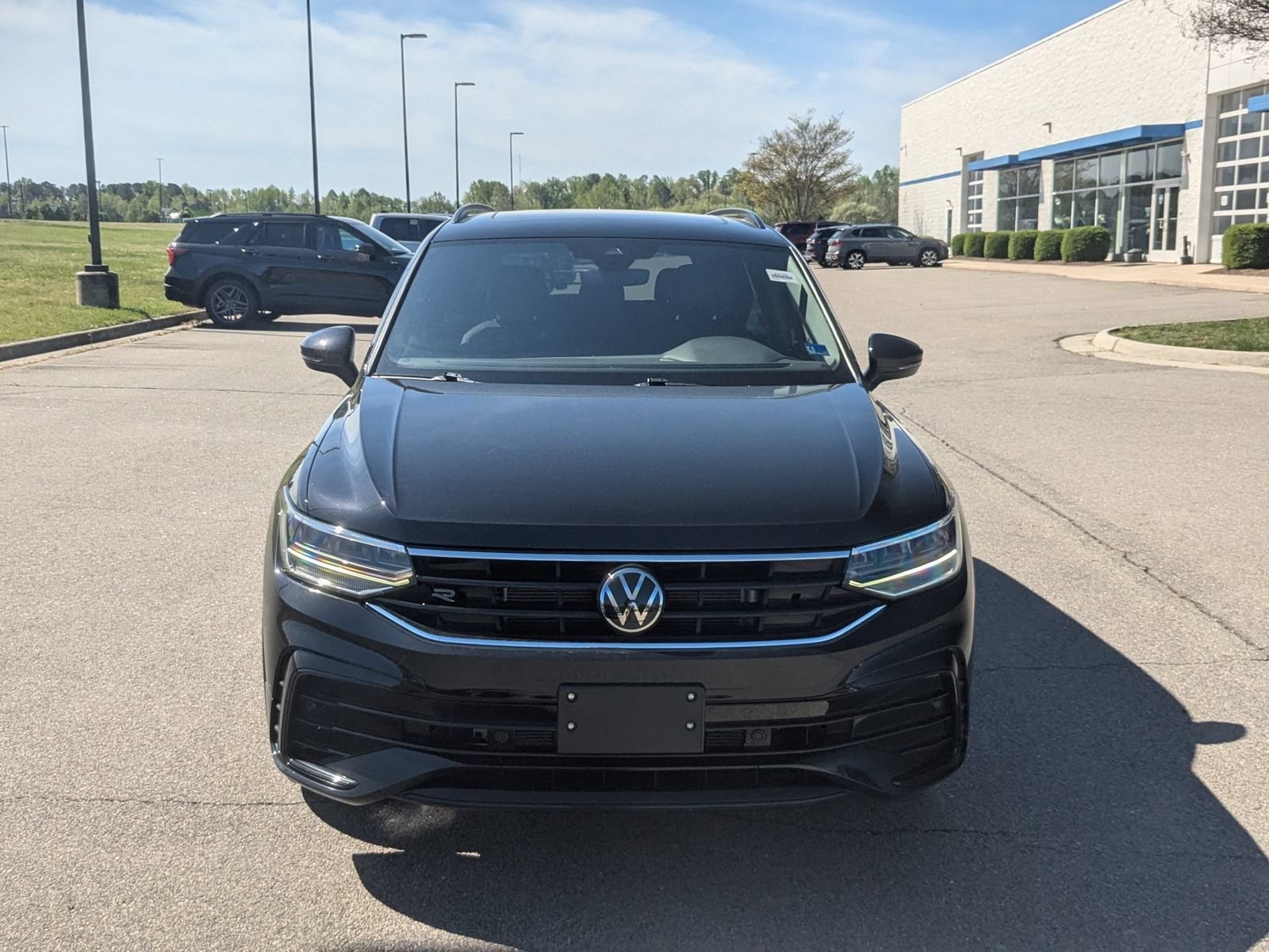 Used 2023 Volkswagen Tiguan SE R-Line AWD/4WD image 8