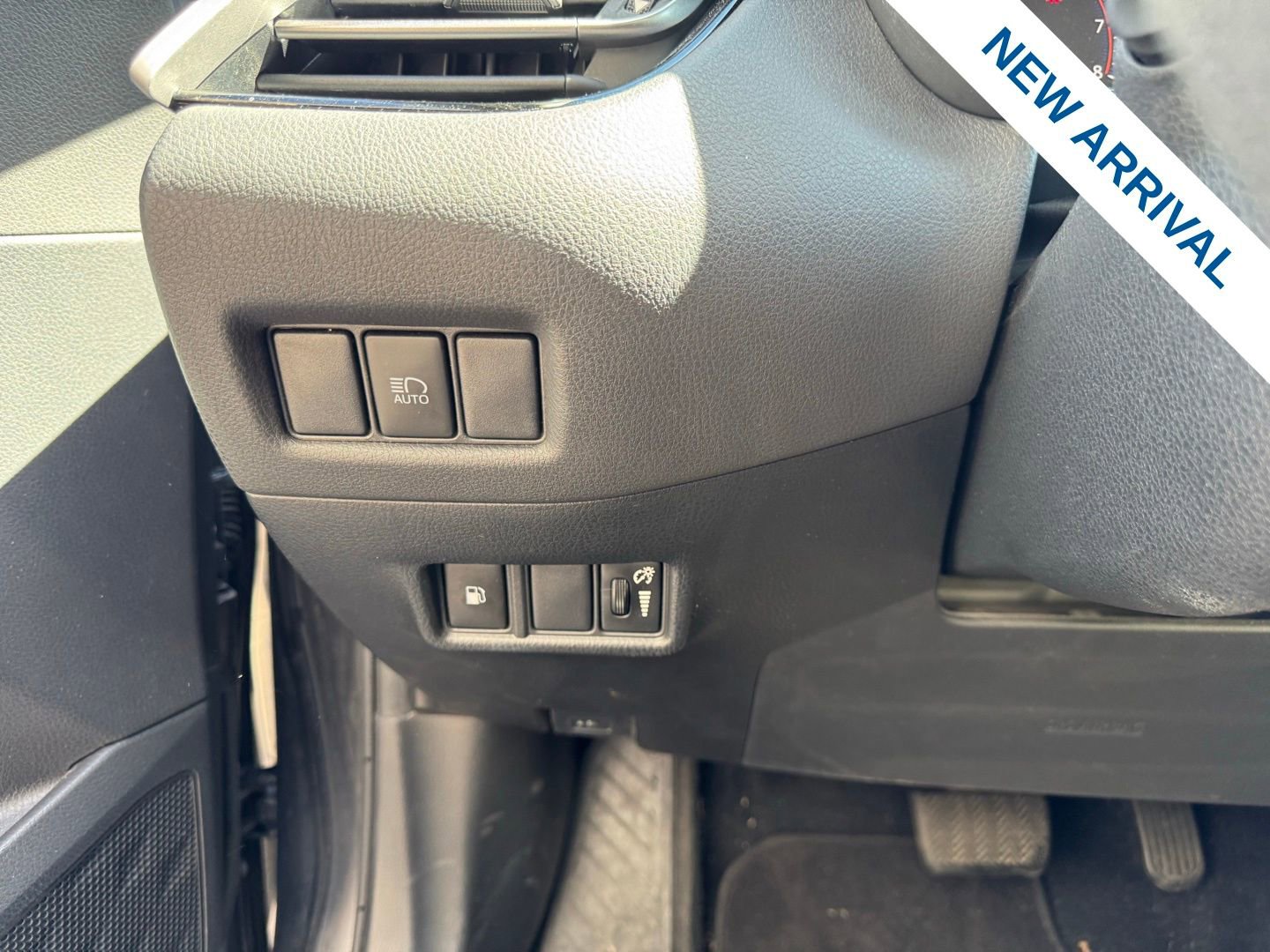 Used 2021 Toyota C-HR LE image 19