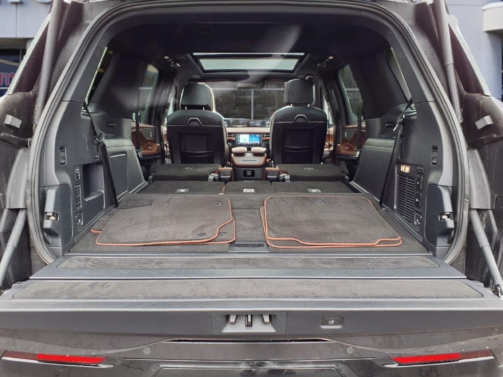 Used 2025 Lincoln Navigator Reserve AWD/4WD image 38