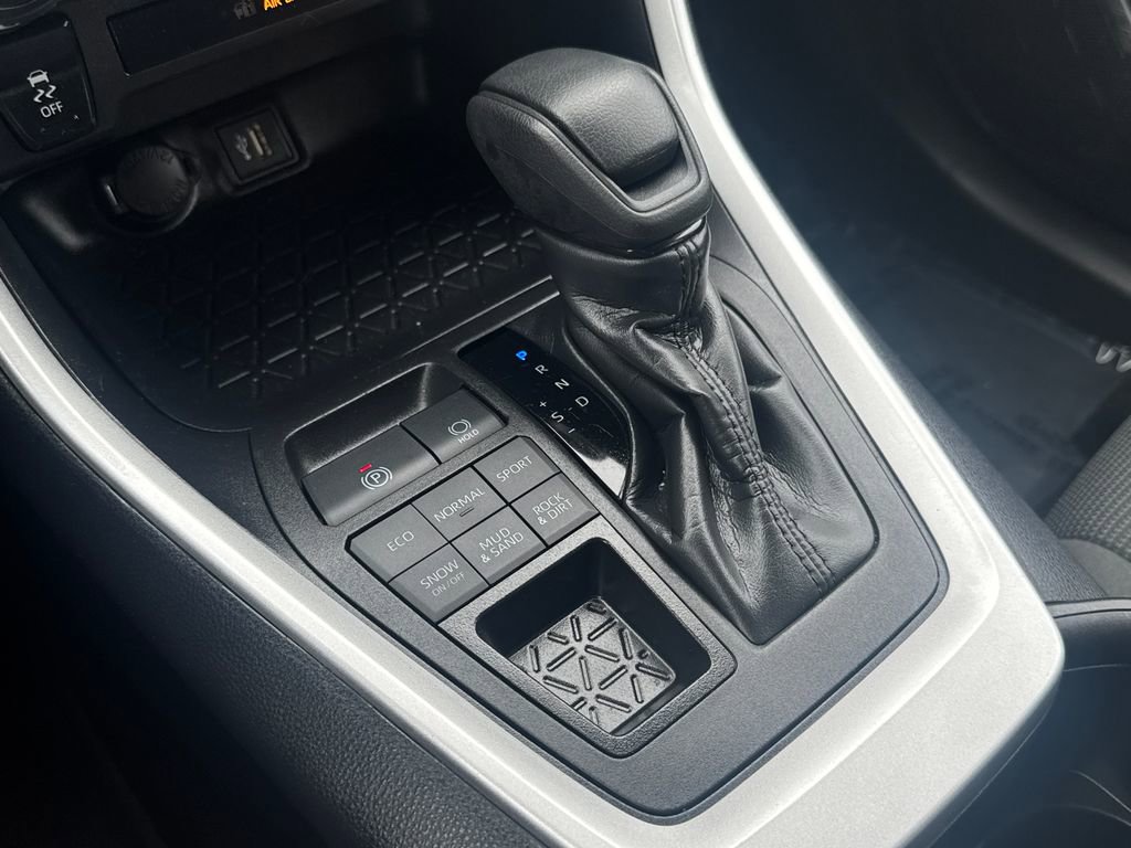 Used 2024 Toyota RAV4 LE image 26