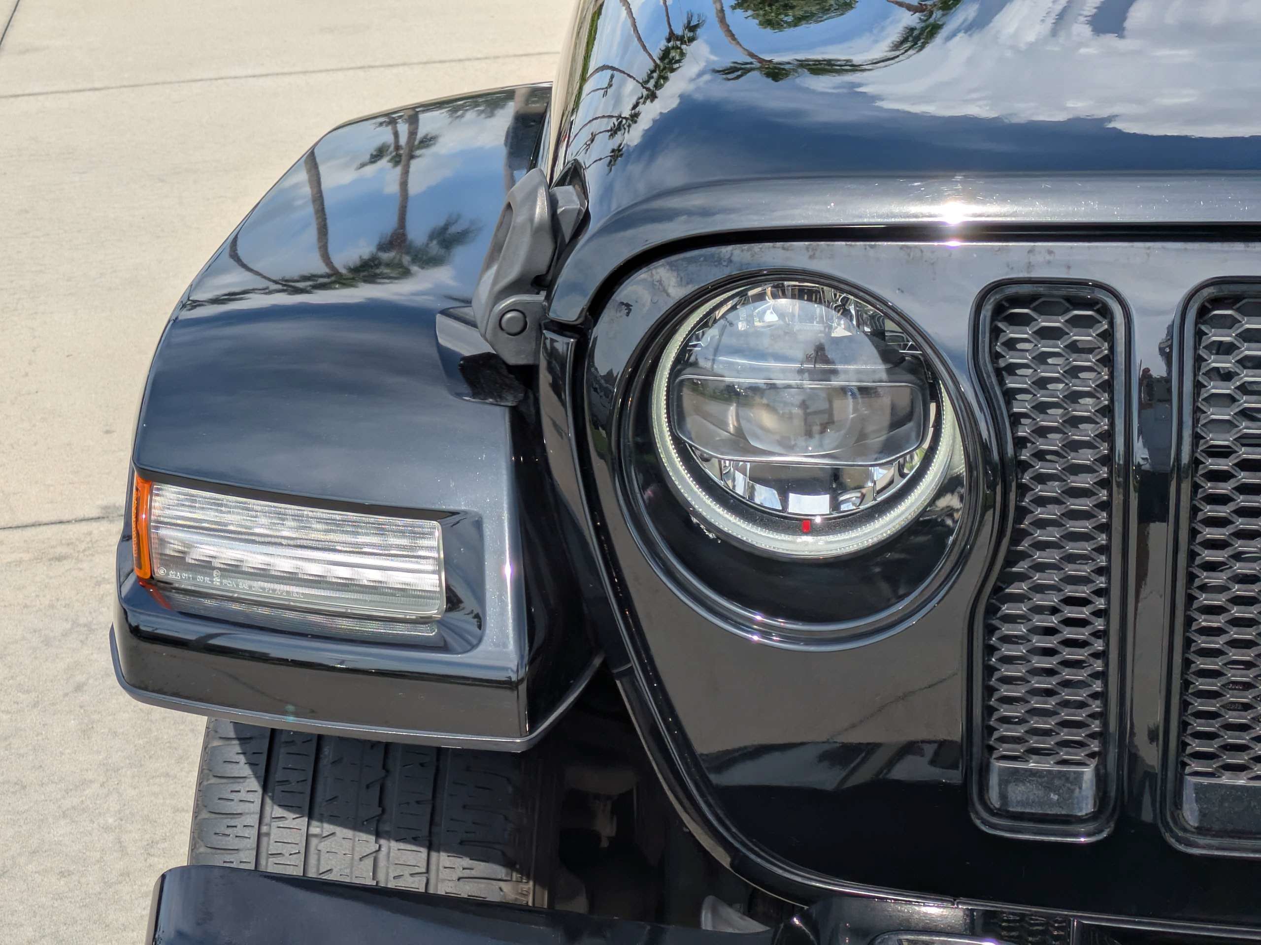 Used 2023 Jeep Wrangler Unlimited Sahara AWD/4WD image 7