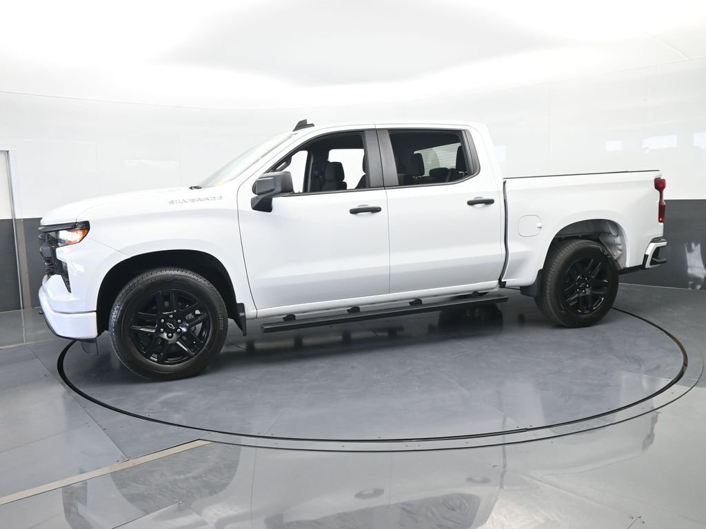 Used 2025 Chevrolet Silverado 1500 Custom image 2