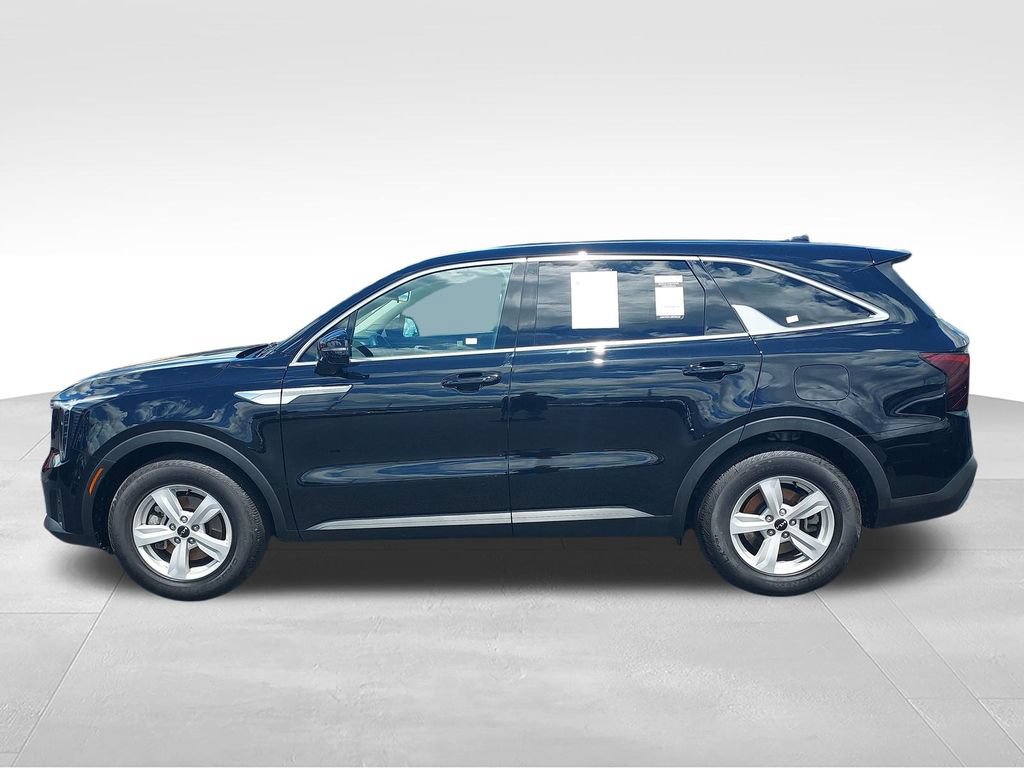 Used 2026 Kia Sorento LX FWD image 2