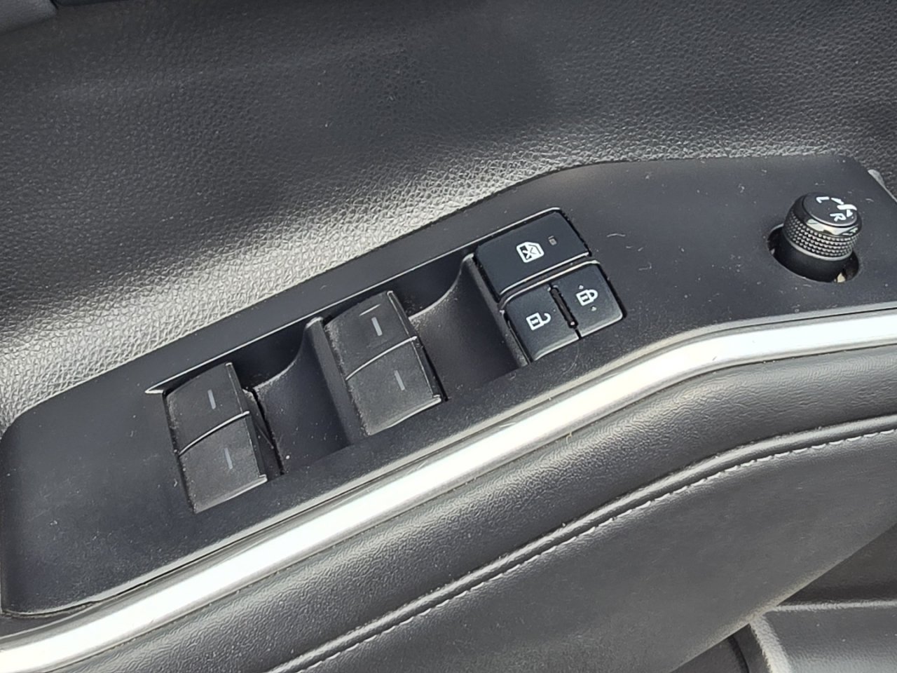 Used 2022 Toyota Highlander XLE FWD image 24