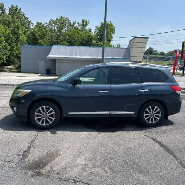 Used 2015 Nissan Pathfinder SL w/ SL Tech Package AWD/4WD image 3