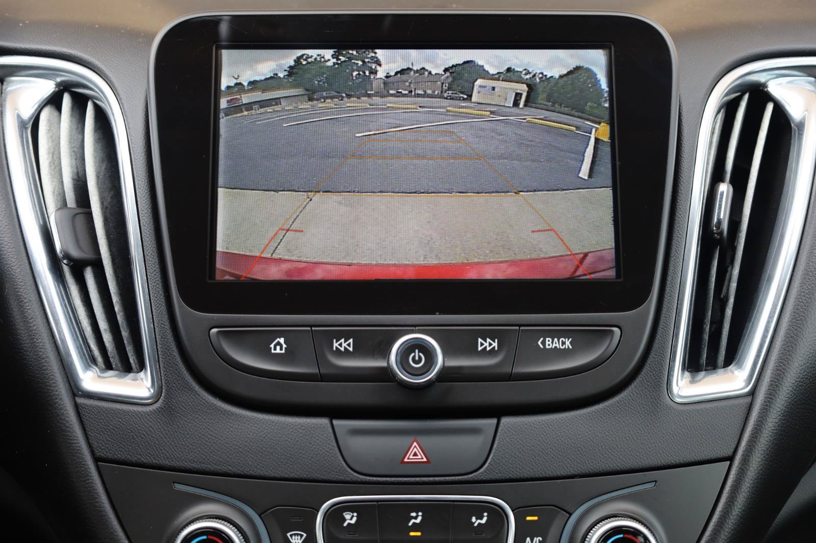 Used 2018 Chevrolet Malibu Hybrid w/ Leather Package FWD image 36
