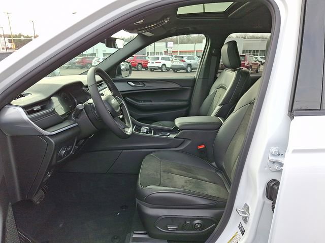 New 2025 Jeep Grand Cherokee Altitude image 15