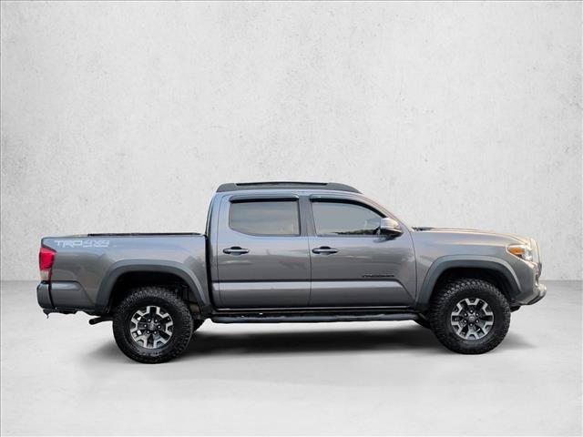 Used 2016 Toyota Tacoma TRD Off-Road w/ Premium & Technology Package AWD/4WD image 4