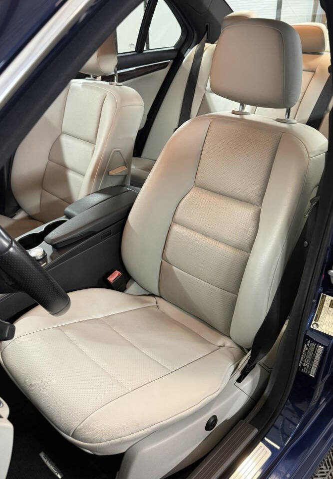 Used 2012 Mercedes-Benz C 250 Sedan image 11