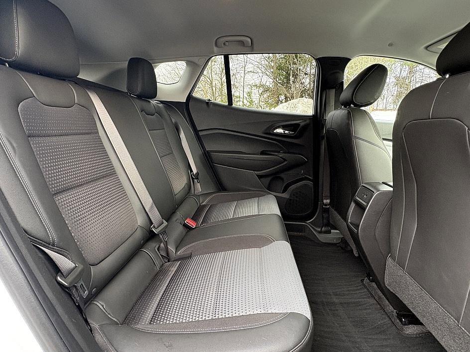 Used 2025 Chevrolet Trax LT w/ Driver Confidence Package image 12