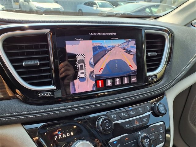 Used 2022 Chrysler Pacifica Limited image 20