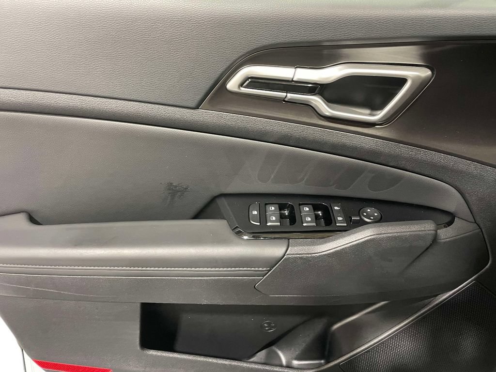 Used 2025 Kia Sportage EX FWD image 17