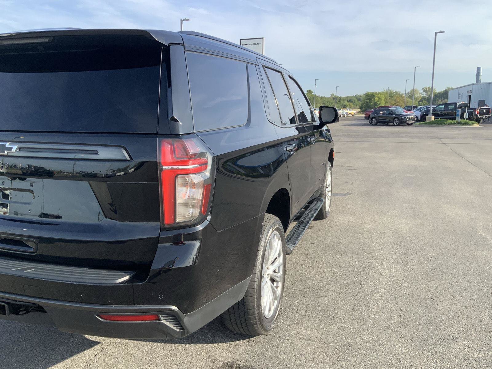 Used 2021 Chevrolet Tahoe Z71 w/ Luxury Package AWD/4WD image 13