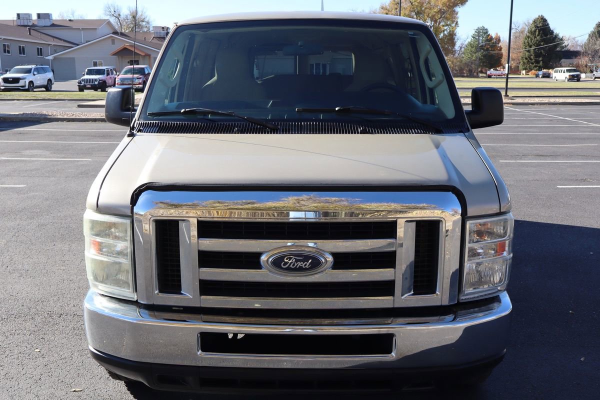 Used 2009 Ford E-350 and Econoline 350 Super Duty Wagon image 12
