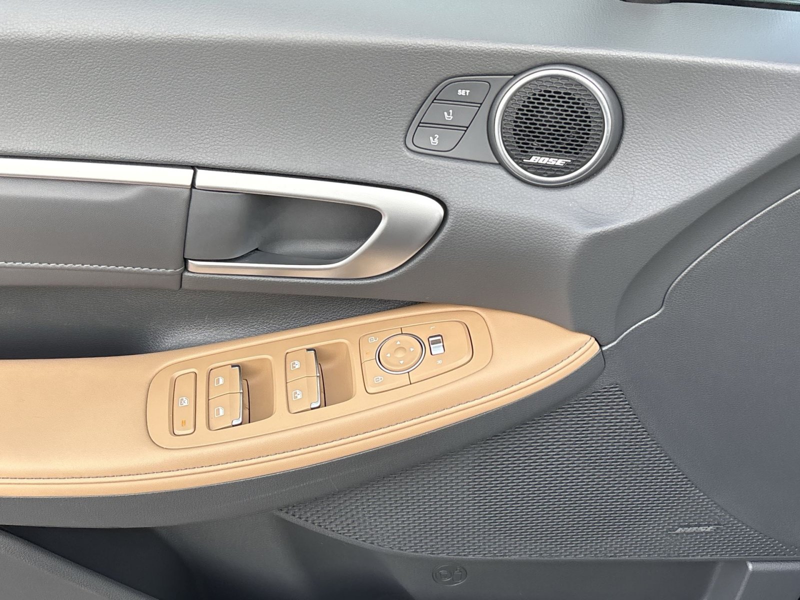 Used 2025 Hyundai Sonata Limited FWD image 15