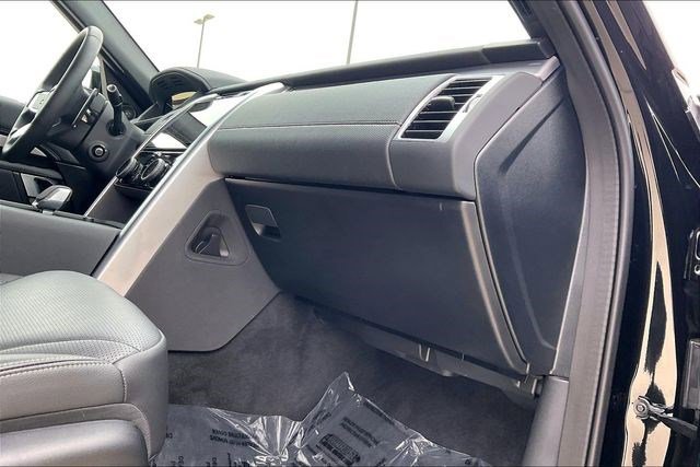 Used 2025 Land Rover Discovery Dynamic SE image 20