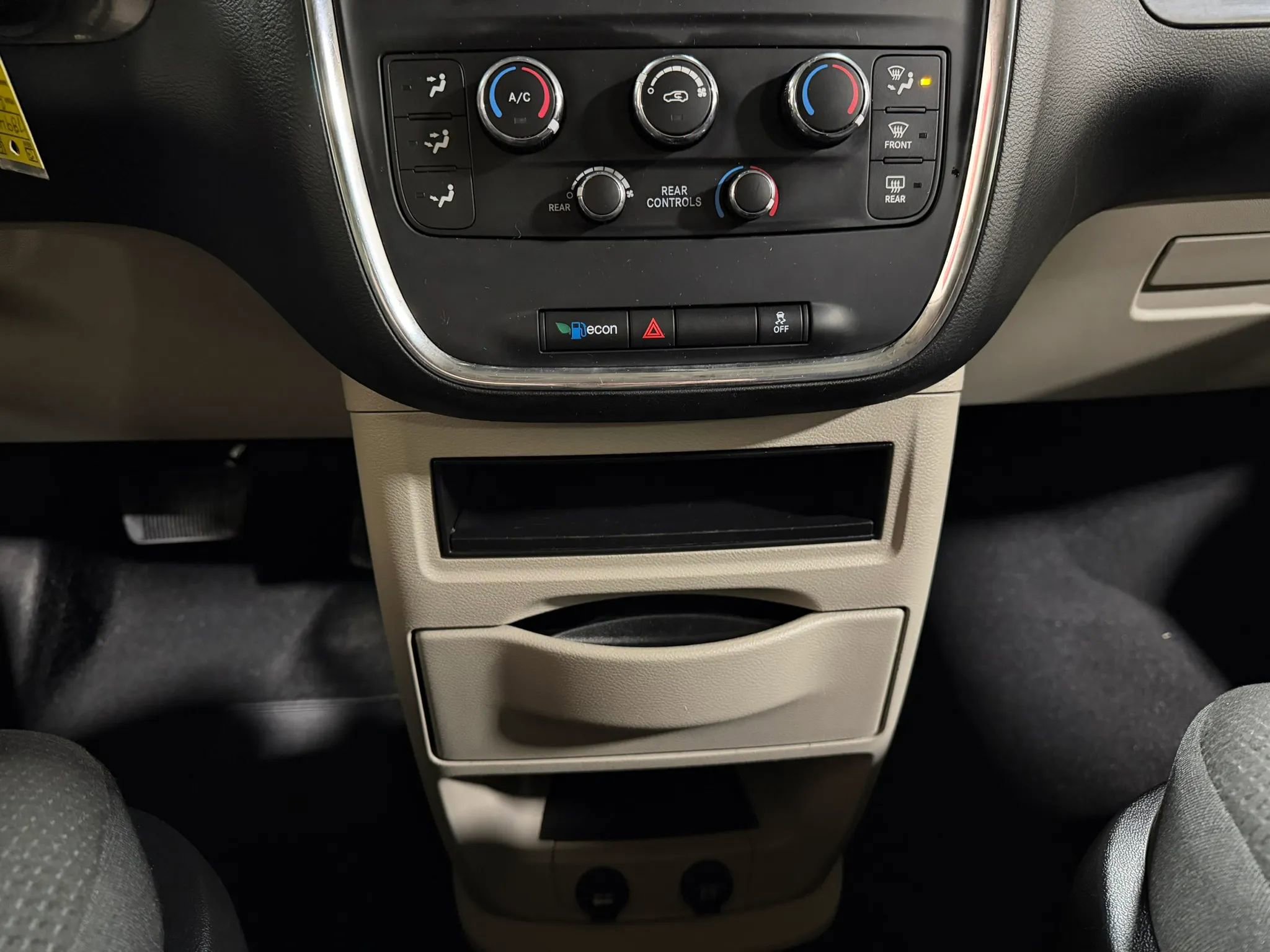Used 2019 Dodge Grand Caravan SE image 38