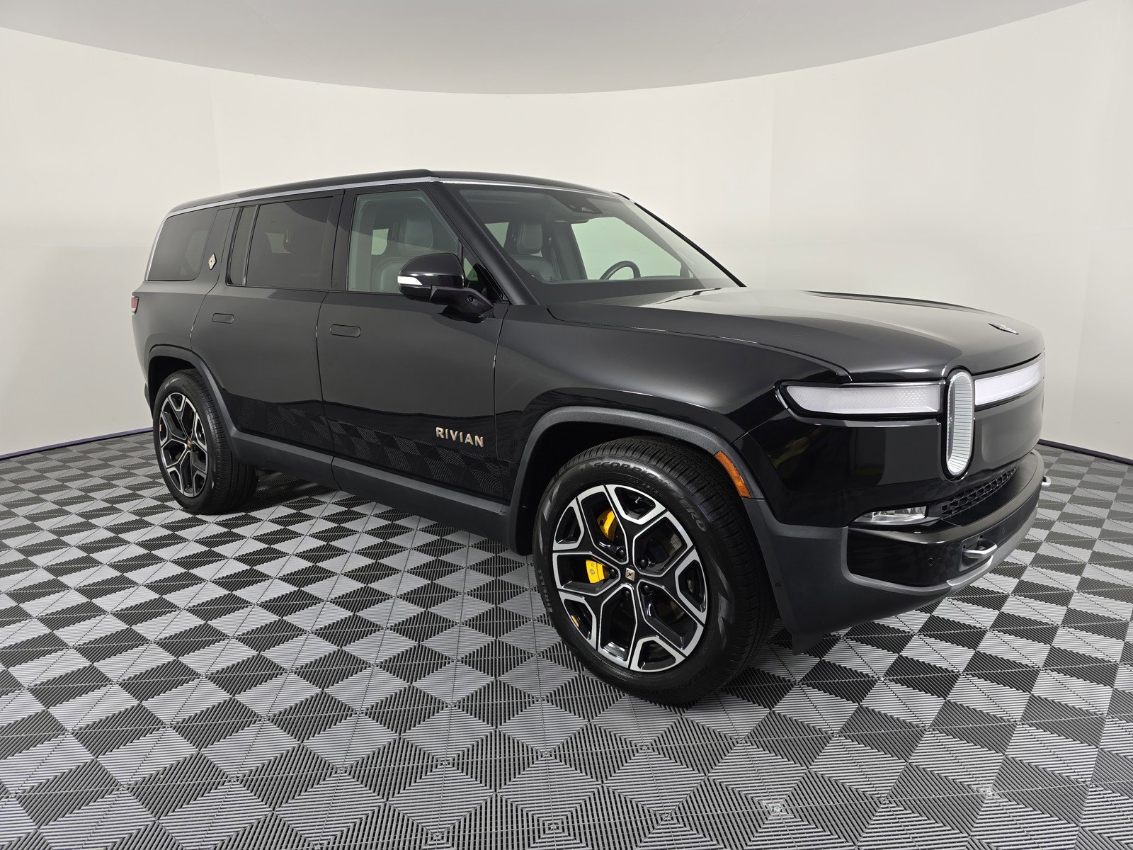 Used 2022 Rivian R1S Launch Edition image 7