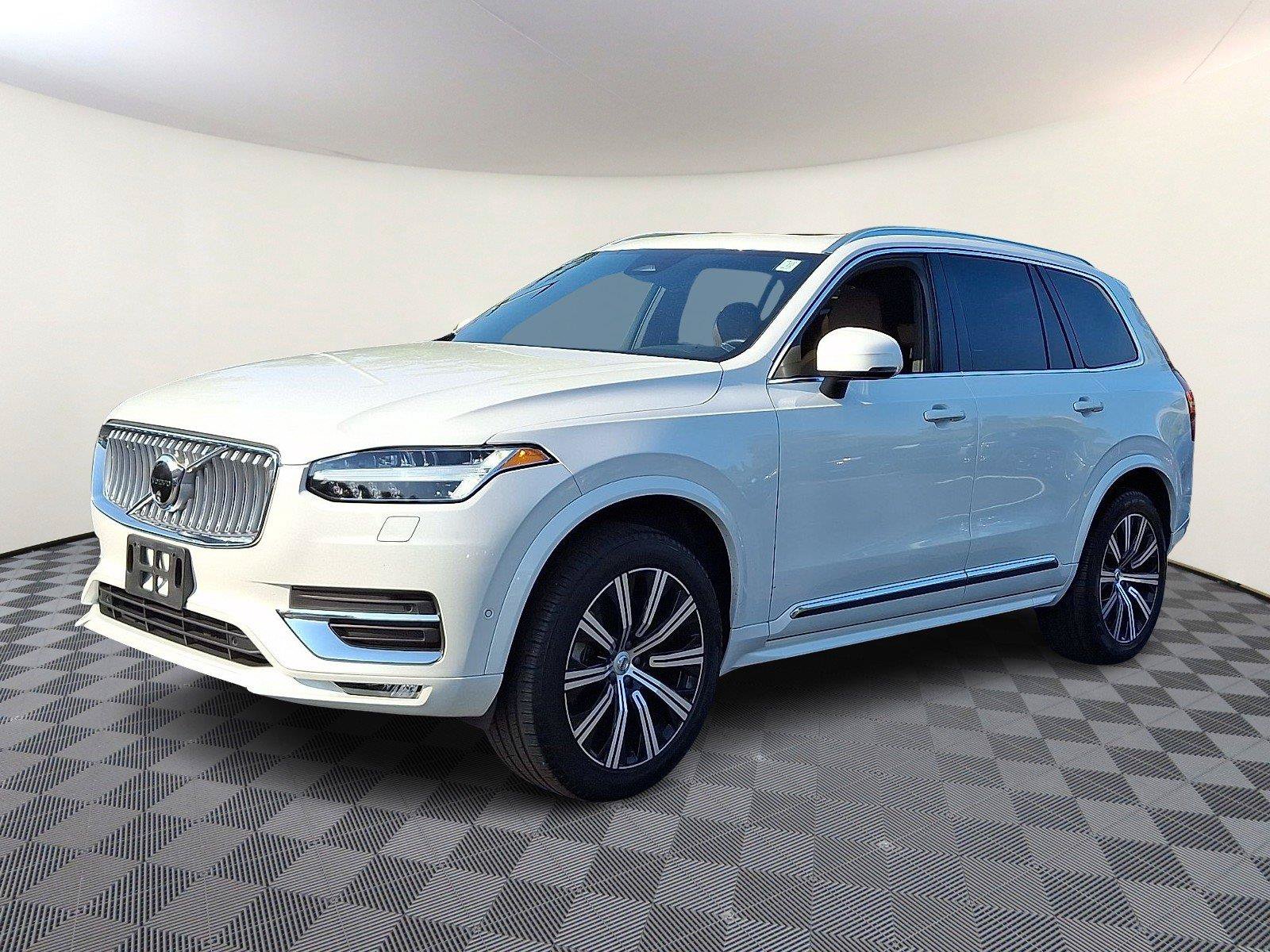 Used 2025 Volvo XC90 B5 Plus w/ Protection Package Premier AWD/4WD image 3