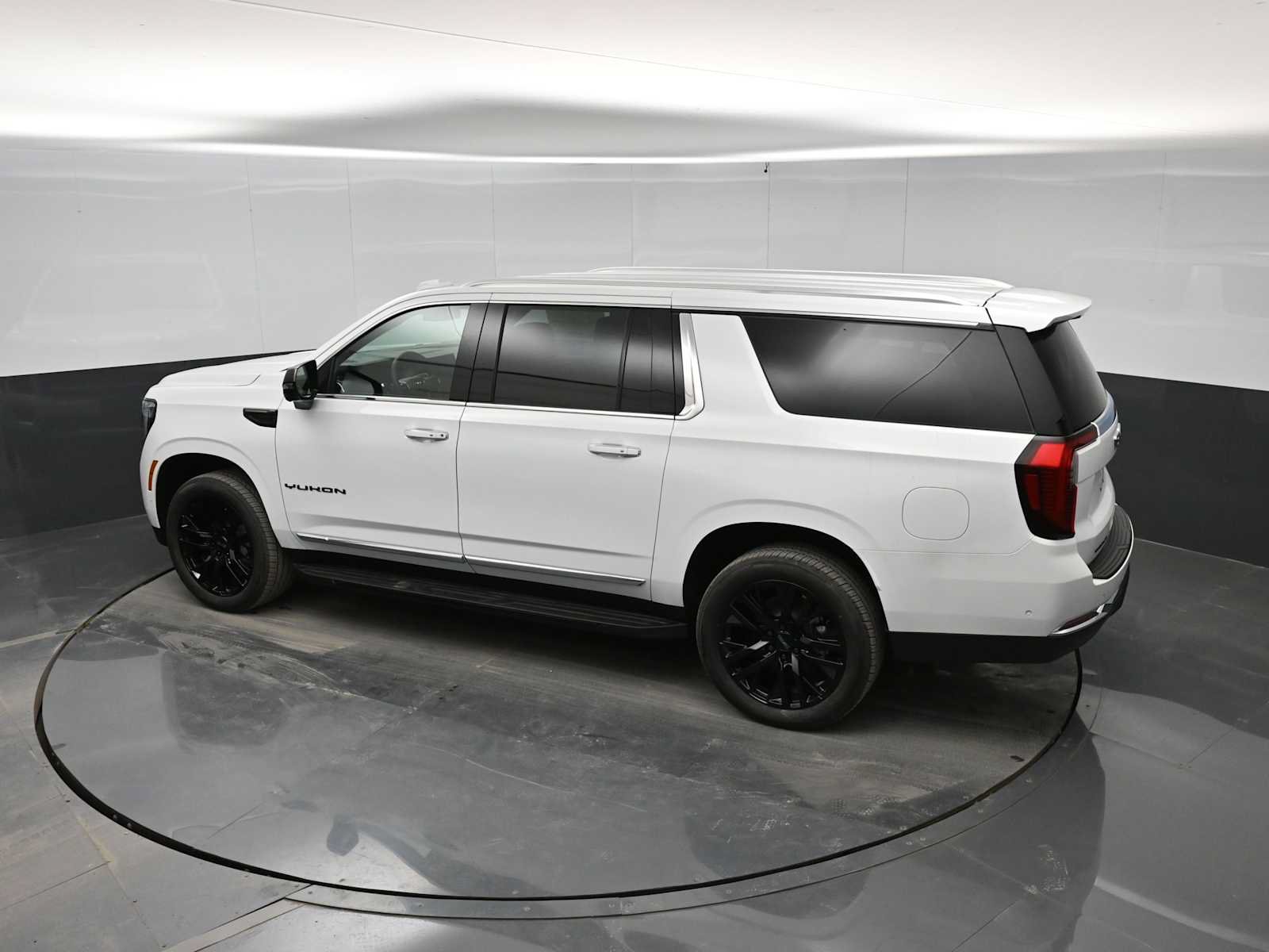 New 2026 GMC Yukon XL Elevation w/ LPO, Elevation Black Package AWD/4WD image 27