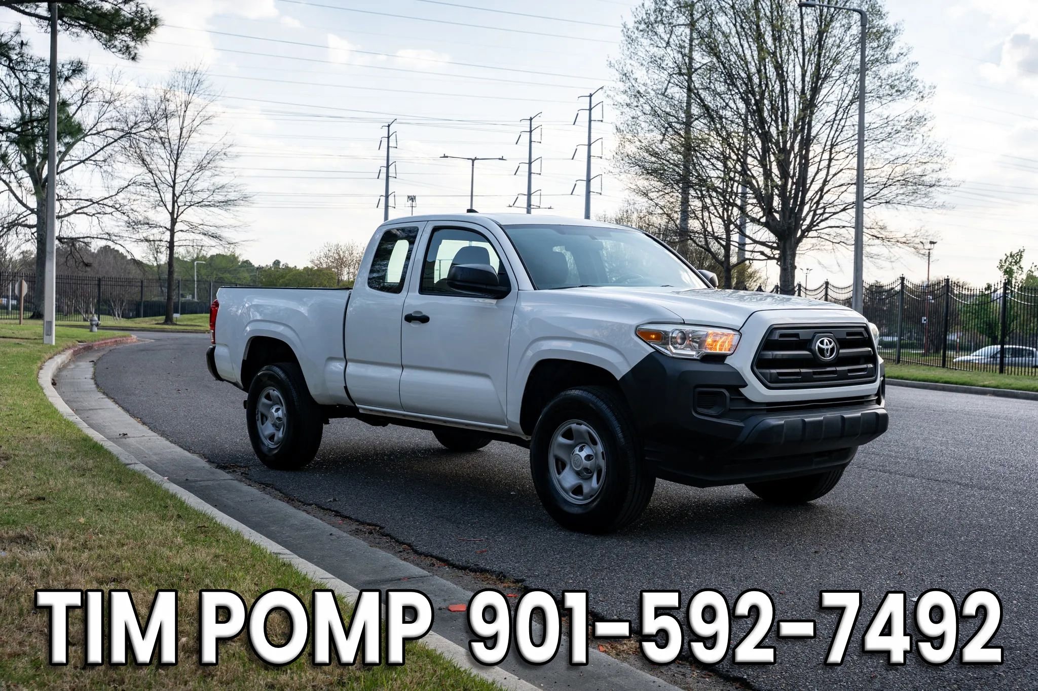 Used 2017 Toyota Tacoma SR image 4