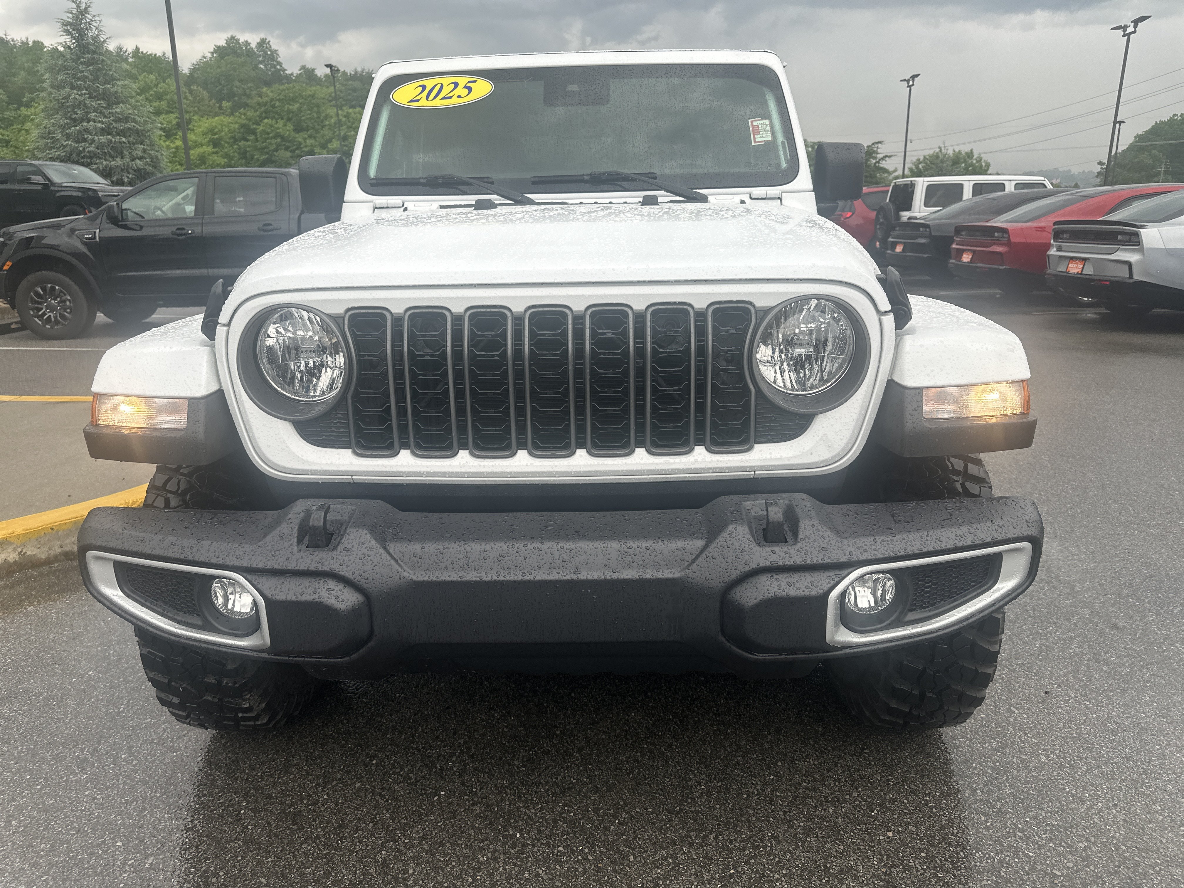 Used 2025 Jeep Gladiator Sport AWD/4WD image 3