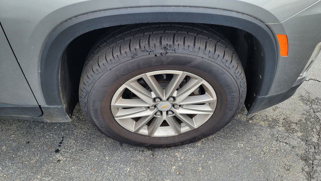 Used 2023 Chevrolet Traverse LT FWD image 15