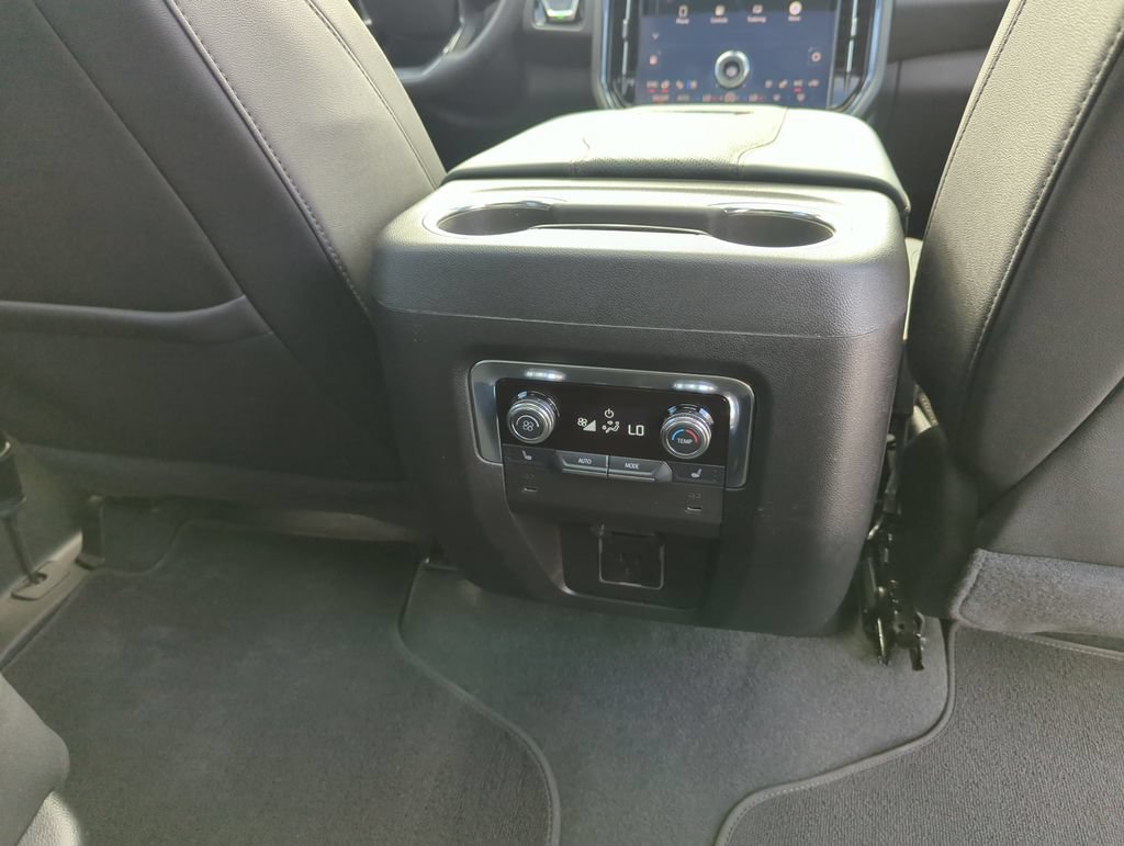 Used 2025 GMC Yukon AT4 w/ AT4 Premium Package AWD/4WD image 36