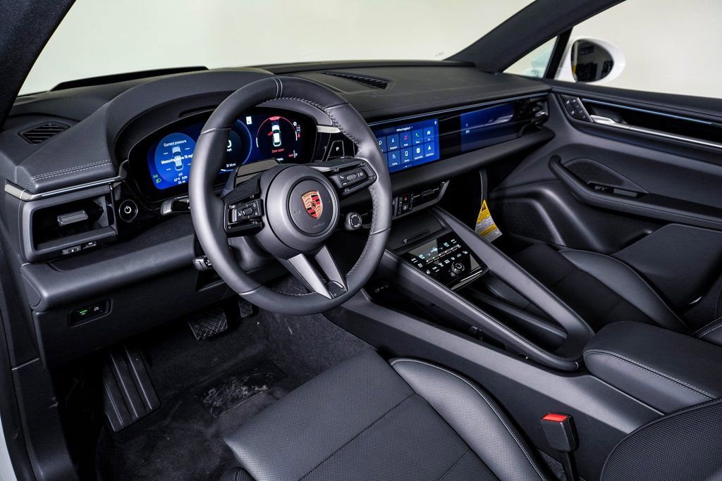 New 2026 Porsche Macan 4 Electric image 4