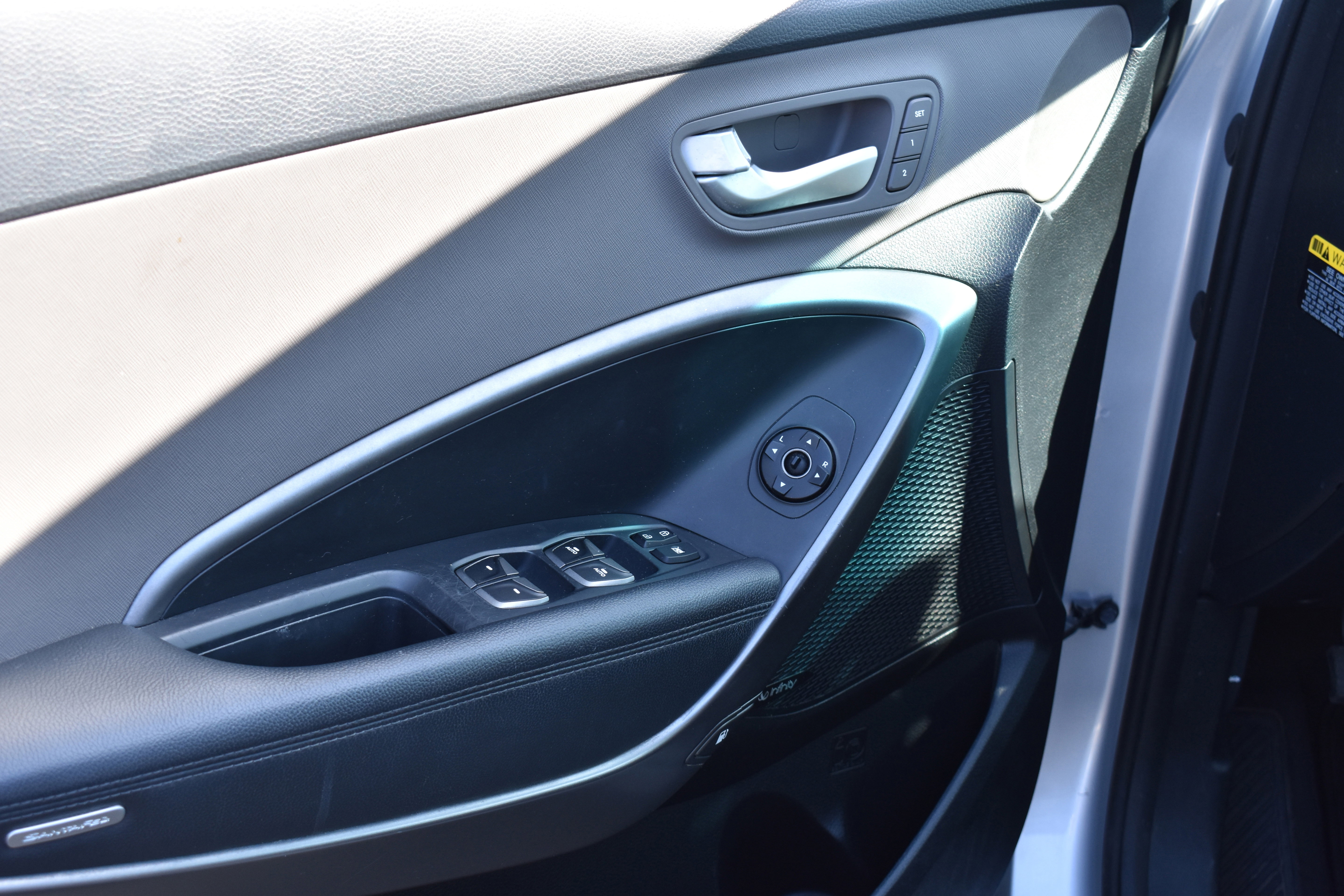 Used 2016 Hyundai Santa Fe Limited w/ Option Group 04 image 25