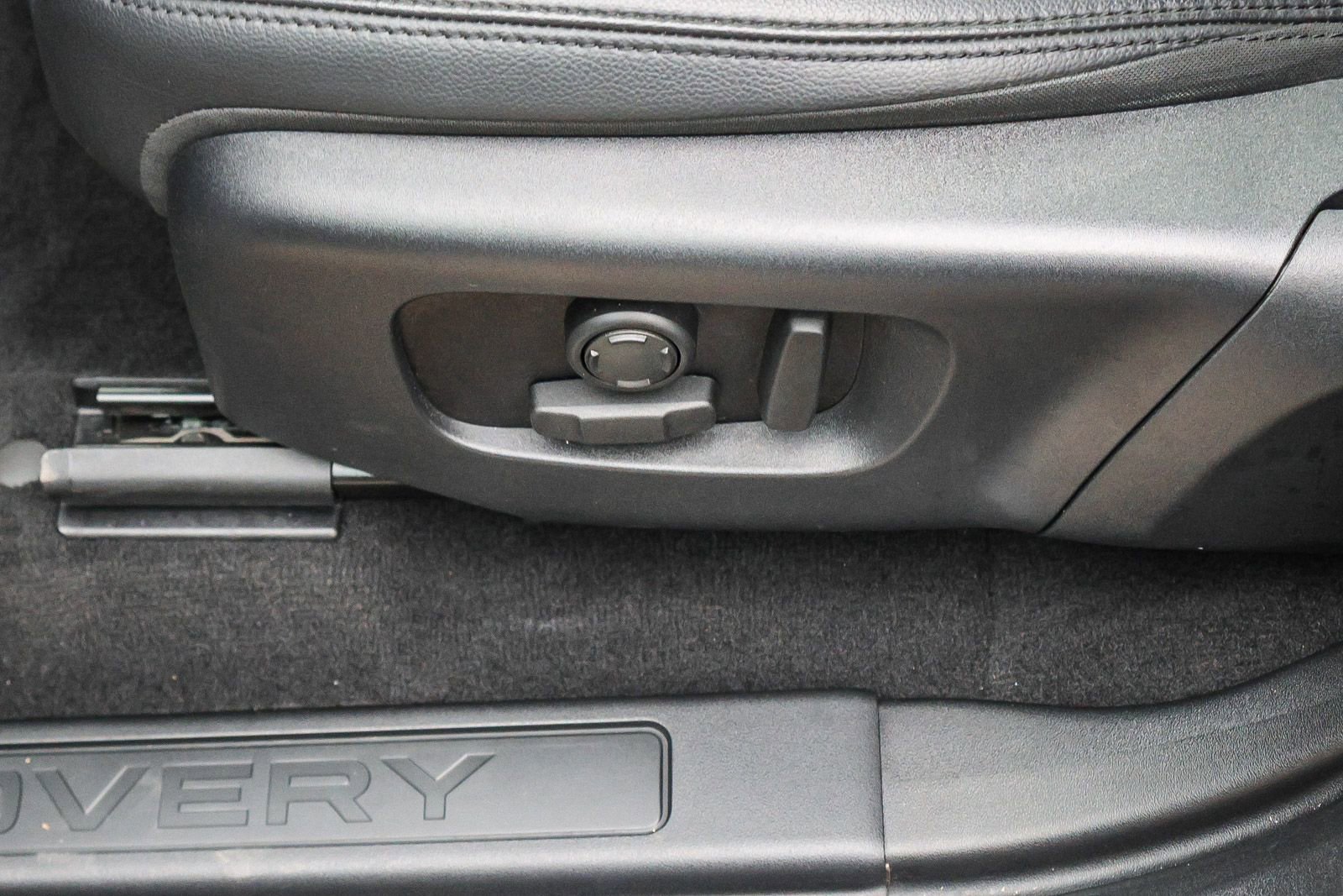 Used 2024 Land Rover Discovery Sport S image 29