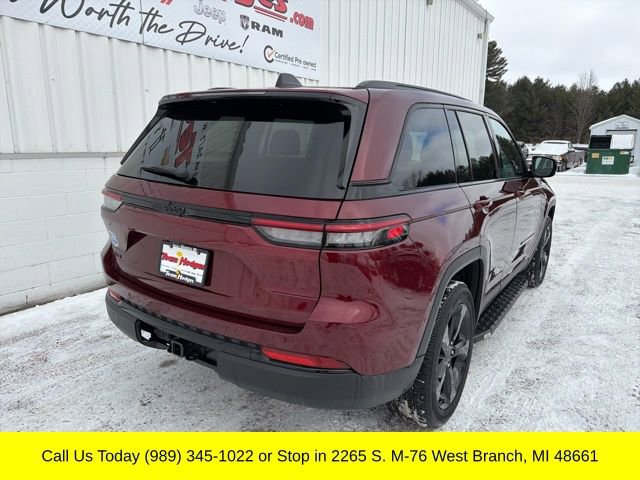 Used 2025 Jeep Grand Cherokee Altitude image 11