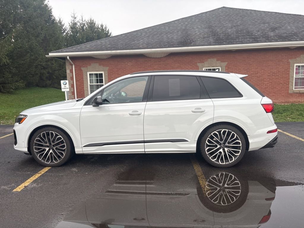 Used 2025 Audi SQ7 Prestige AWD/4WD image 7