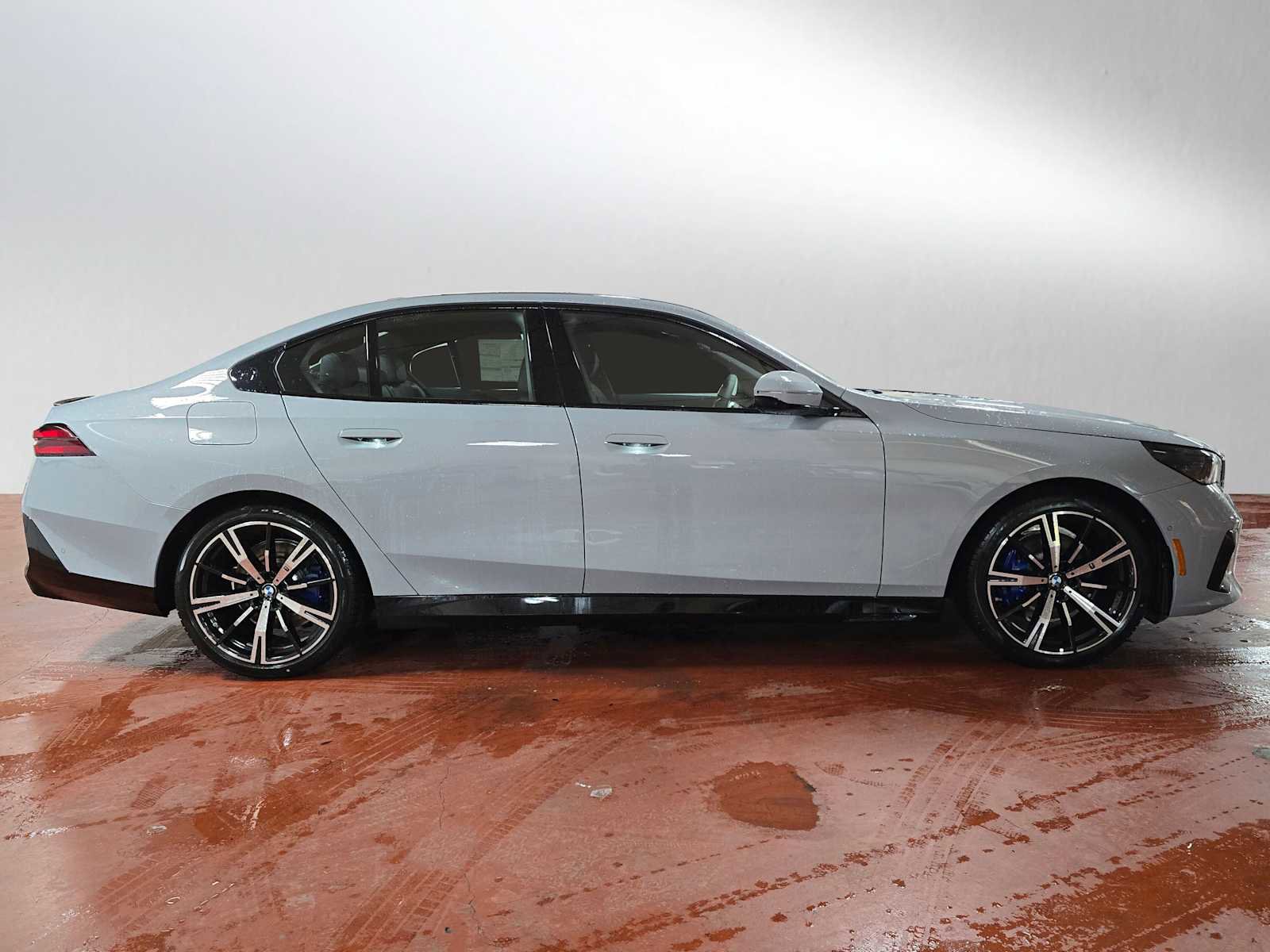 New 2026 BMW 530i xDrive w/ M Sport Package image 2