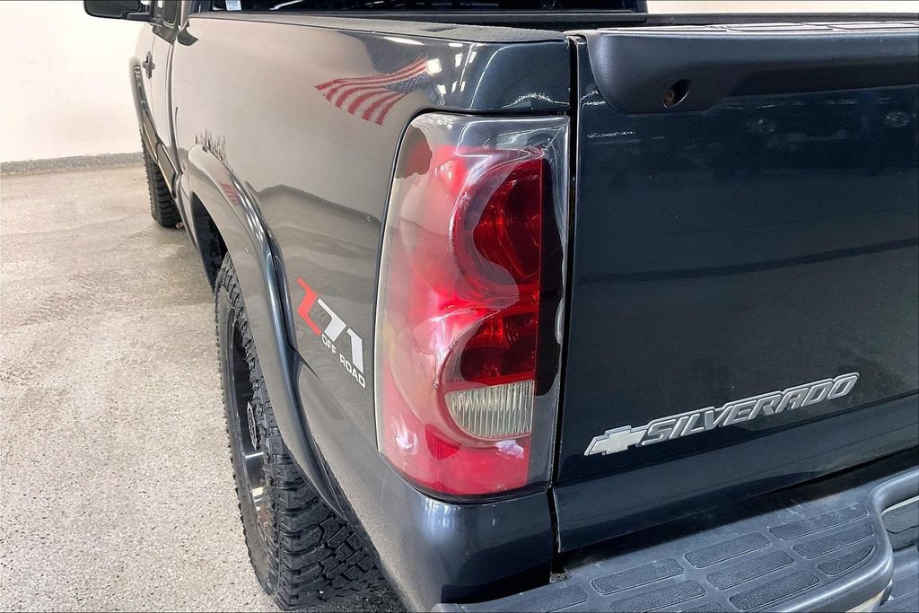 Used 2005 Chevrolet Silverado 1500 LS w/ Light Duty Power Package AWD/4WD image 21