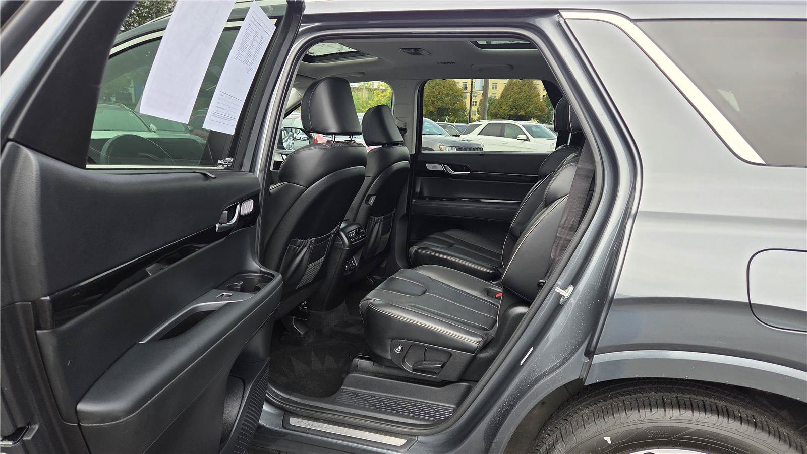 Used 2022 Hyundai Palisade Limited w/ Winter Package AWD/4WD image 30