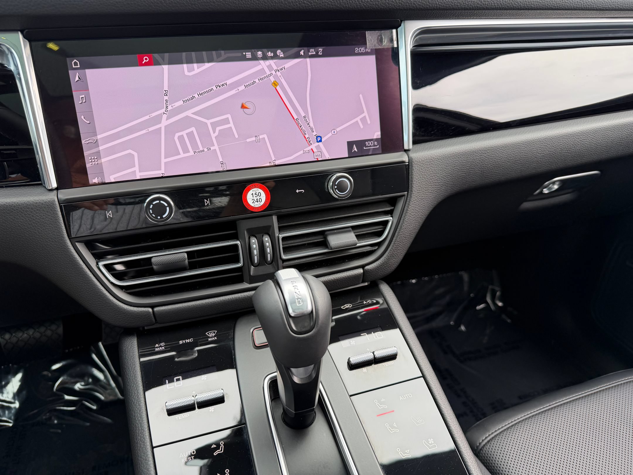 Certified 2026 Porsche Macan AWD/4WD image 17