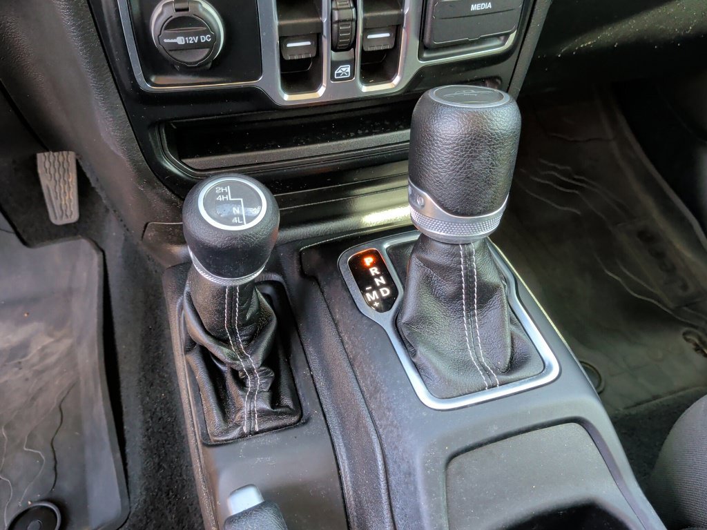Used 2022 Jeep Gladiator Overland w/ LED Lighting Group AWD/4WD image 34