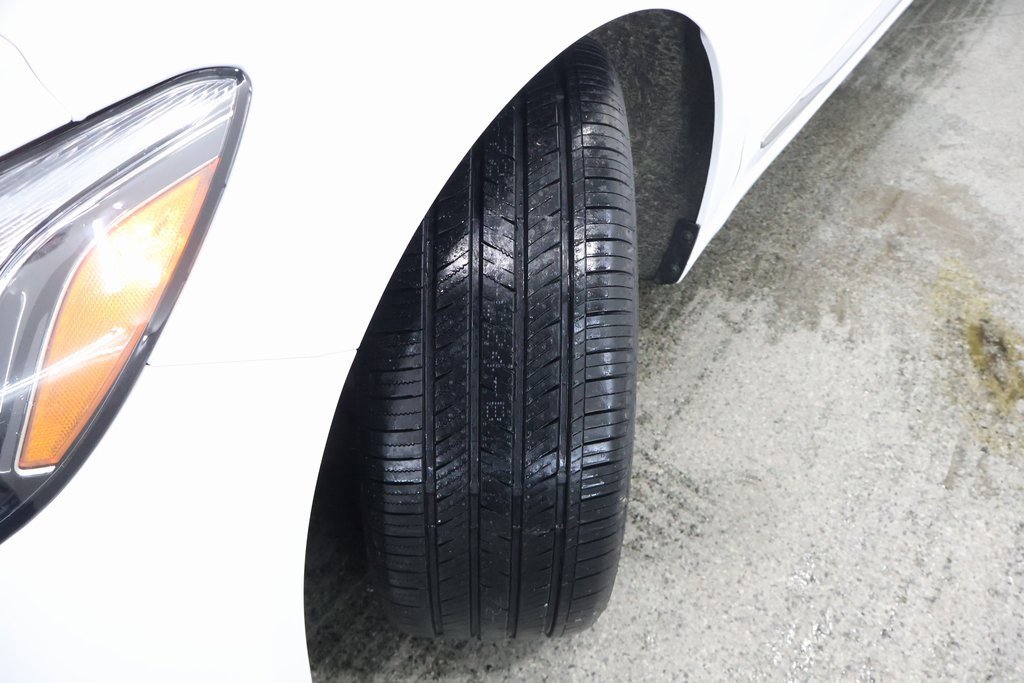 Used 2017 Buick LaCrosse Premium w/ Dynamic Driver Package image 4