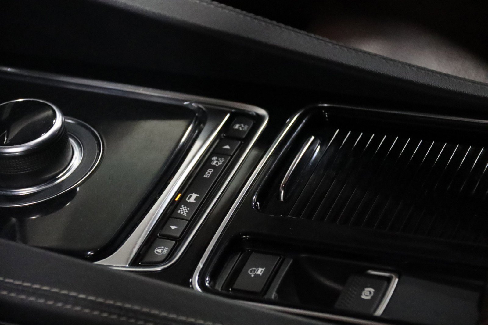 Used 2019 Jaguar F-PACE S image 63