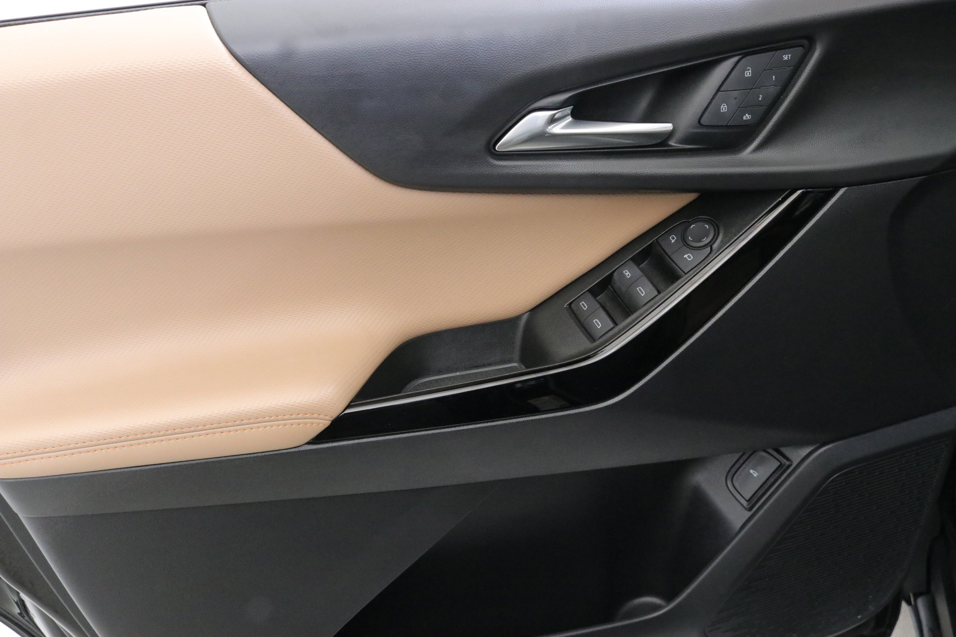 Used 2025 Chevrolet Equinox ACTIV w/ Safety and Technology Package image 20